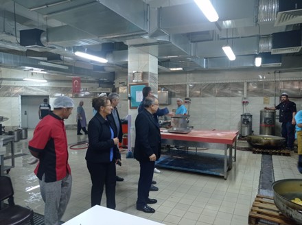 Rektör Yardımcımız Prof Dr.Emrullah EKEN hocamız Başkanlığımıza bağlı faaliyet gösteren Merkez Yemekhane ve Kutalmışoglu Süleyman Şah Tesisleri Yemekhanesinde incelemelerde bulundu.